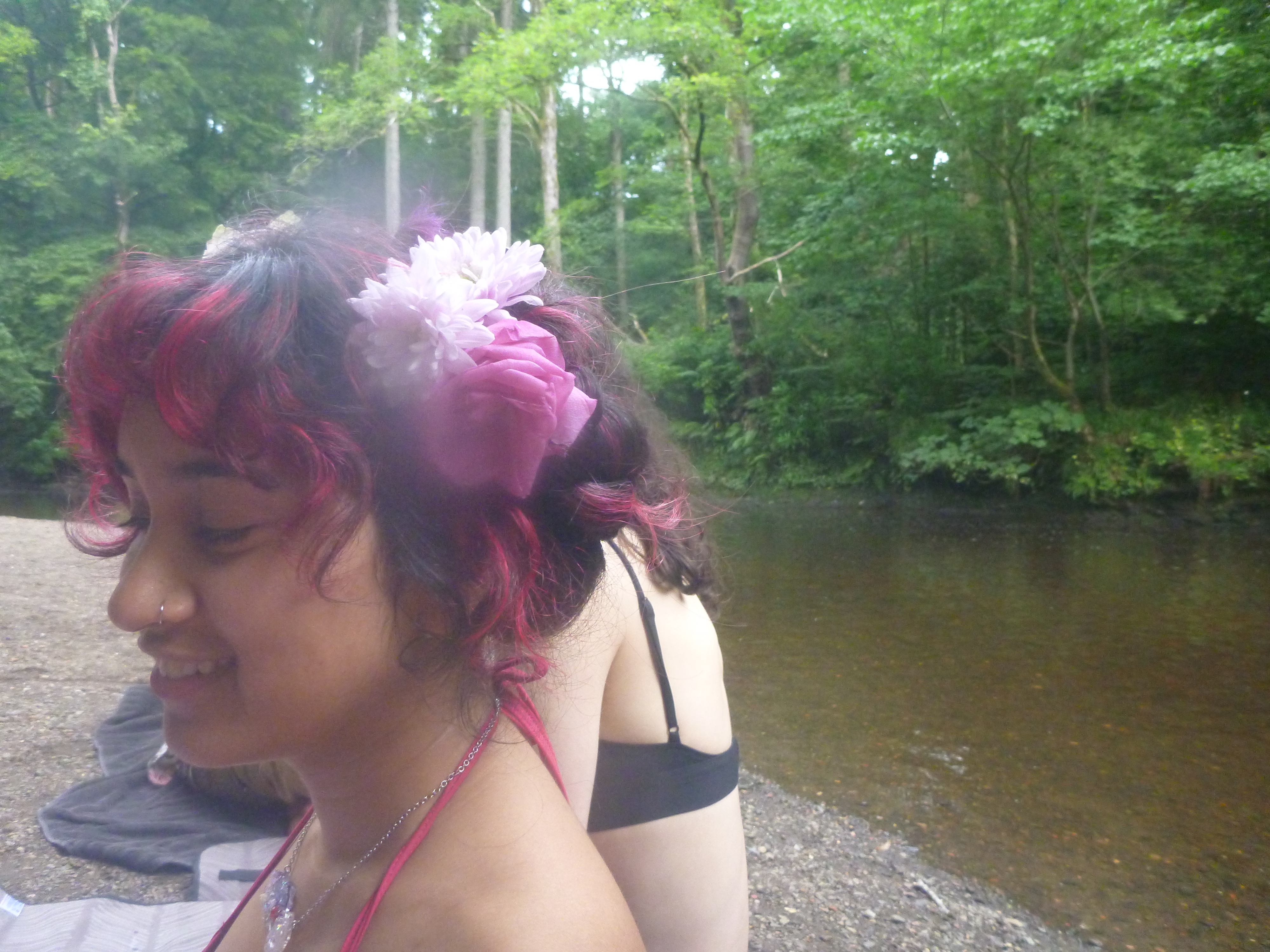 oor ana looking beautiful with flowers in her hair